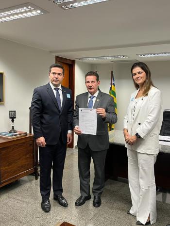 OAB-GO entrega ofício que propõe alterações no texto da reforma tributária ao senador Vanderlan Cardoso